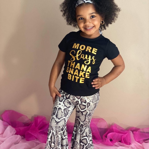 Top is stretchy. Bottom is stretchy. - Picture 2 of 2